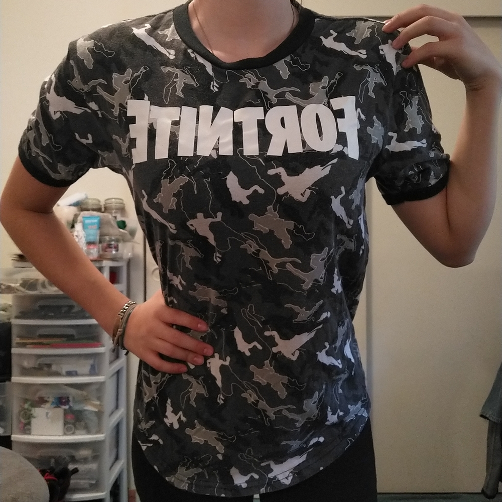 Boys Grey Camo Fortnite T-Shirt | Size XL | GUC